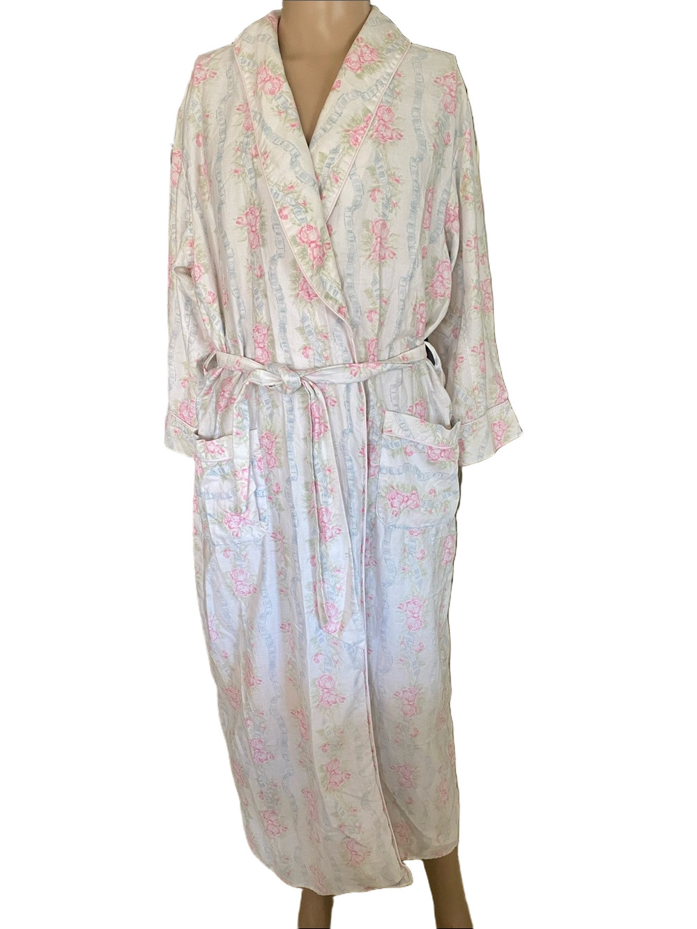 Eileen West White Vintage Queen Anne Lace Cotton Robe with Pink Floral Print.